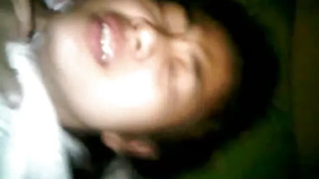 Hottie prend la bête dans son cul béant xxx ponor