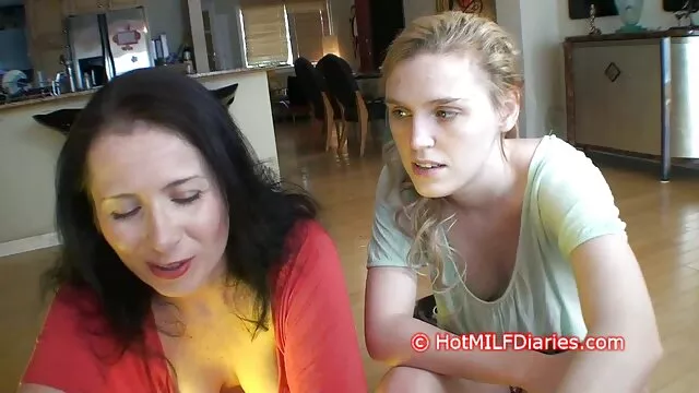 Ex-femme caresse sa chatte xxn vidéo avec un vibromasseur