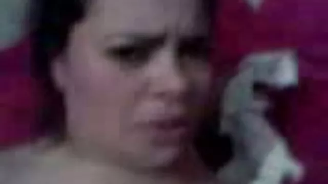 Un nègre avec un long pénis baise une blonde sexy dans sa bouche porno xe et sa chatte humide