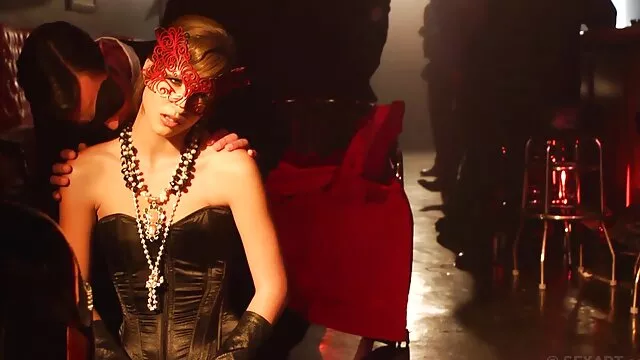 Une nana salope a lavé son les videos xxx cul et sa chatte devant son voisin, puis l'a emmené dans la tente et lui a fait une pipe en gorge profonde