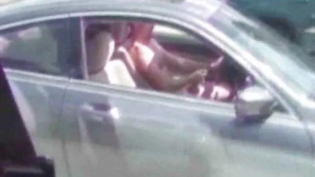 Une grosse lesbienne baise video sexe couple echangiste une copine sexy avec un strapon sur le simulateur