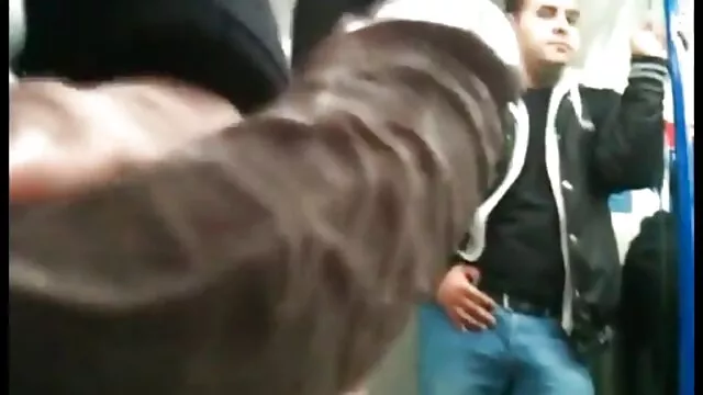 Ariella Ferrera, plantureuse mature, a baisé l'ami de son x vidéo américain mari pendant le football