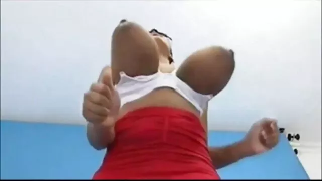 La blonde au les vidéos xxx cul mature Ryan Conner baise avec un homme chauve et lubrique