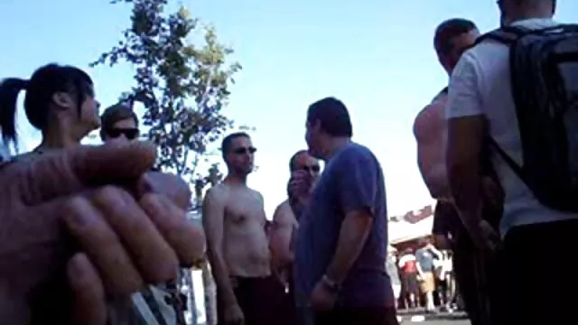 Jolie fille hongroise vient visiter une grande maison américaine, une grosse xxx anime xxx américaine entre dans sa grande chambre avec sa grosse bite