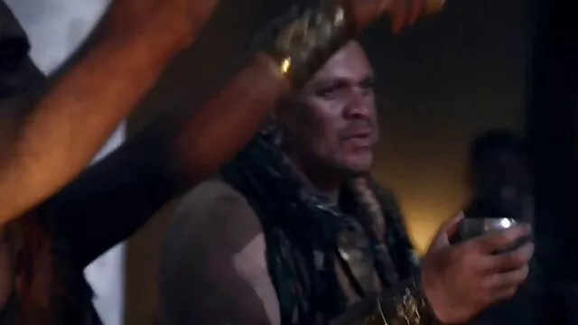 Le mec a une vraie performance érotique aujourd'hui, la grosse fille a décidé d'organiser un strip-tease et, bien sûr, ce n'est pas tout. La xxx ponor bite du mec attend une succion fraîche et de haute qualité sous une forme profonde