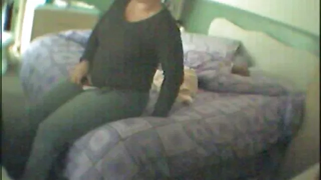 Une jeune lesbienne en collants met un sex video porno arab strapon et baise une copine sexy