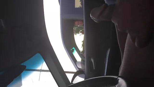 Lipsy Latina suce habilement sex pur video une bite