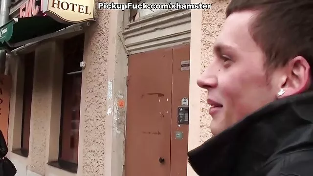 La blonde sans xxx video ado enlever son string s'est fait baiser dans la chatte et versée dans sa bouche