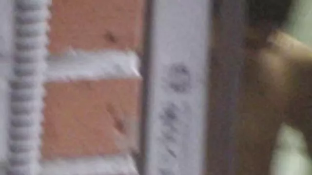 Blonde video pornographique hd sexy joue à la maison avec son vibromasseur