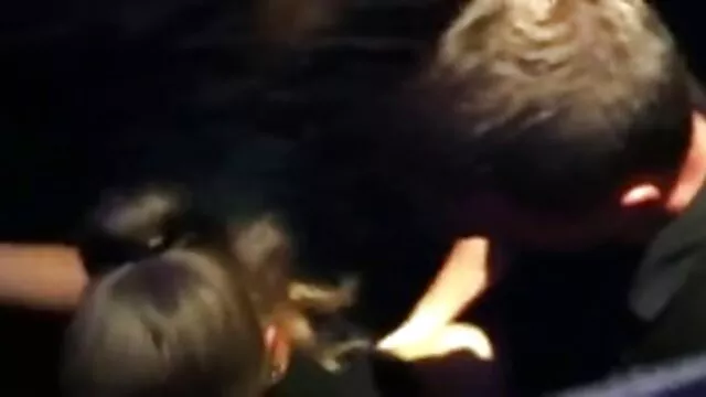 La brune sexy Luna Star chevauche le porno xxxg pénis d'un homme sexy chauve