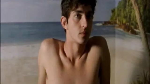 La jeune brune Kitty Jane baise son joli petit video porno 9 ami