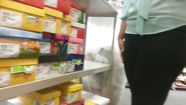 La xxxn vidéo jolie Britney Shannon baise en levrette