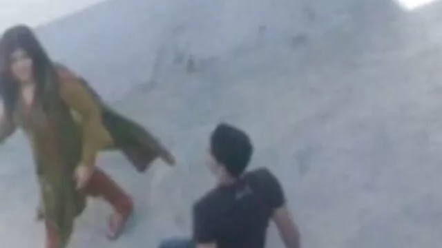 Une jeune asiatique sexy Lea Hart baise en anal video porno lesbiene avec un beau