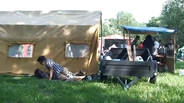 Un homme a trouvé un porn japo gode d'une petite amie anxieuse et l'a baisée dans un anal serré