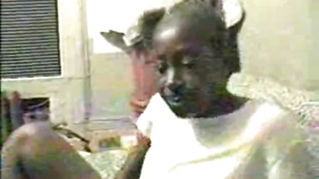 La prono anal secrétaire s'est autorisée à se faire baiser en anal