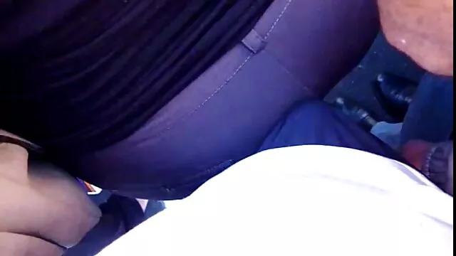 Jolie fille se penche pour montrer un creampie poerno xx