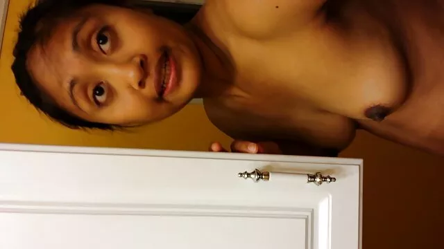 Laissant sa petite femme complètement seule, le riche oncle est parti pour affaires, et en attendant, la video prono arab salope voulait baiser et ne pensait à rien de mieux que de se rendre aux femmes de ménage