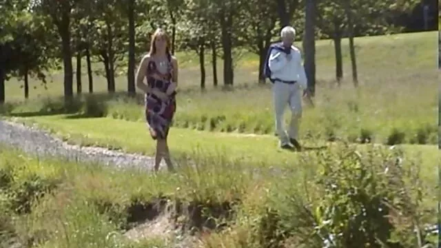 Un mec russe baise durement un pornoxx hd jeune estonien