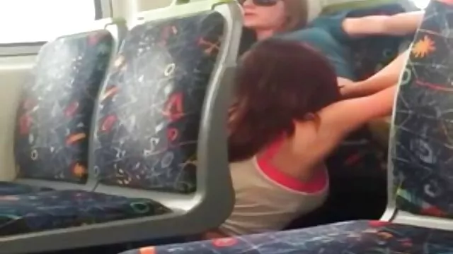 Bébé en culotte blanche a des relations xxx video gros sein sexuelles sur le lit