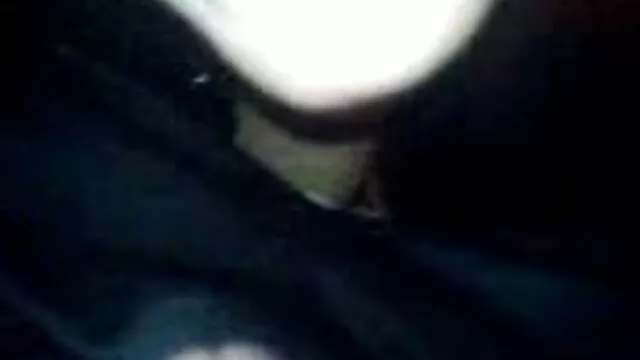 Une grosse xx video viol salope caresse ses gros seins et se baise avec un gode épais