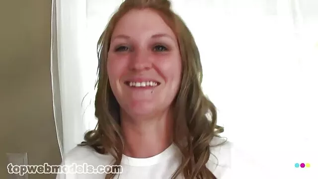 Une jolie femme chinoise échange des baisers video porno de abiba avec son petit ami. Littéralement en un instant, leurs corps fusionnent dans des positions dépravées et la fille se trémousse magnifiquement entre les mains puissantes d'un homme lubrique et suce passionnément son pénis excité