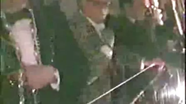 Le rêve de ce mec est de jouir sur les pieds d'une belle videos pornos femmes matures blonde