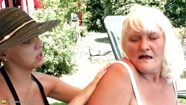 Gangbang italien chaud au video promo 2018 xxx bord de la piscine