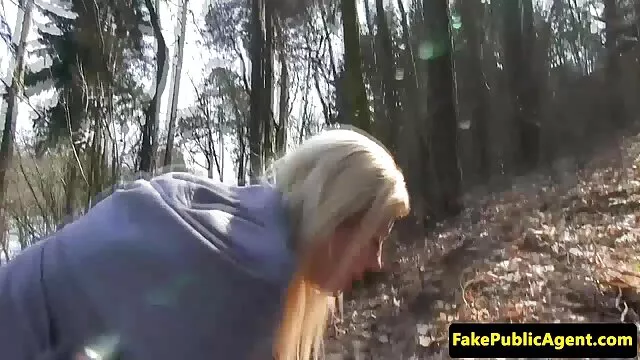 Sale salope coréenne est prête à tout pour des dizaines de dollars. Un oncle âgé l'a amenée dans sa chambre et écartant ses jambes fines, a commencé à baiser de ponor xx toutes ses forces