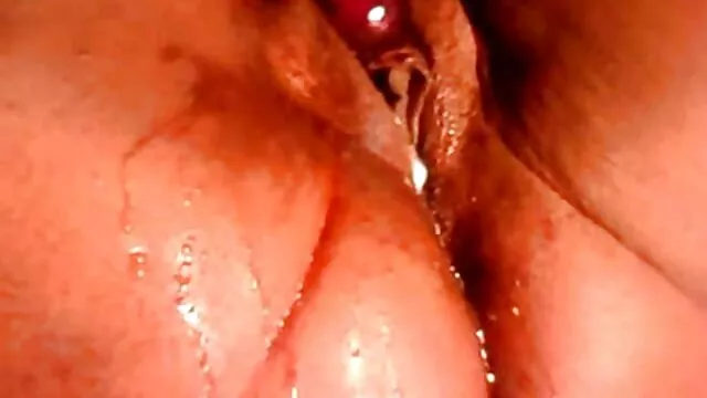 La plantureuse dame Paloma s'est allongée sur le canapé, a imaginé qu'elle suçait un pénis élastique, les doigts de cette maman chaude se sont xxxx pprno glissés dans sa chatte humide et la chienne s'est magnifiquement baisée