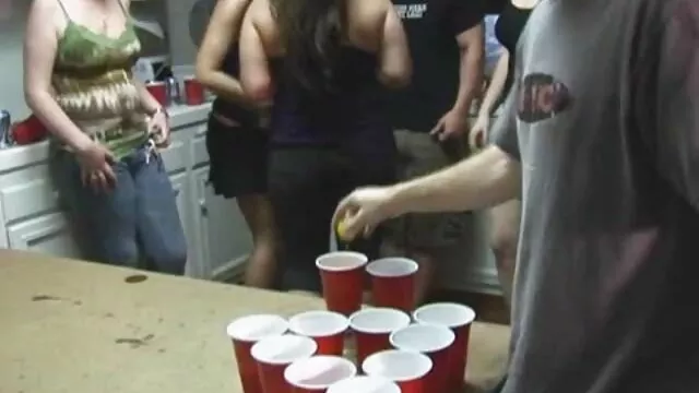 Nicole Aniston video x vidéo en bas caresse sa chatte