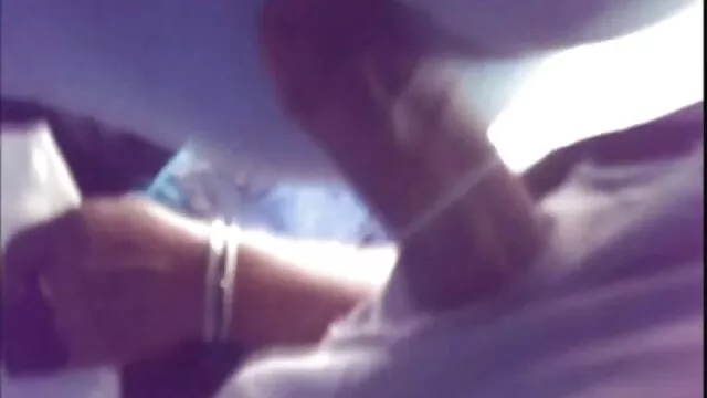 L'étudiant a nourri son video de xxx pono sperme à deux chiennes