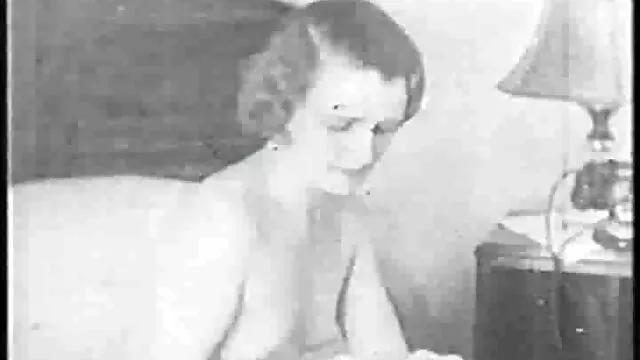 Strip-tease très video de sex chaud