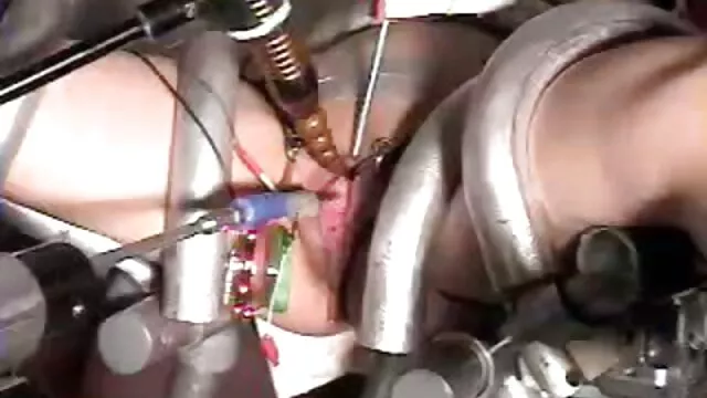 Le mec baise la blondie et remplit sa chatte de sperme chaud vidéo x gratuit