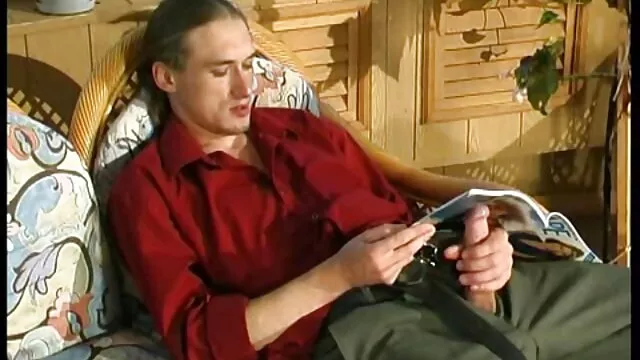 Le mâle a férocement baisé une salope pornos 80 aux gros seins et l'a remplie de sperme