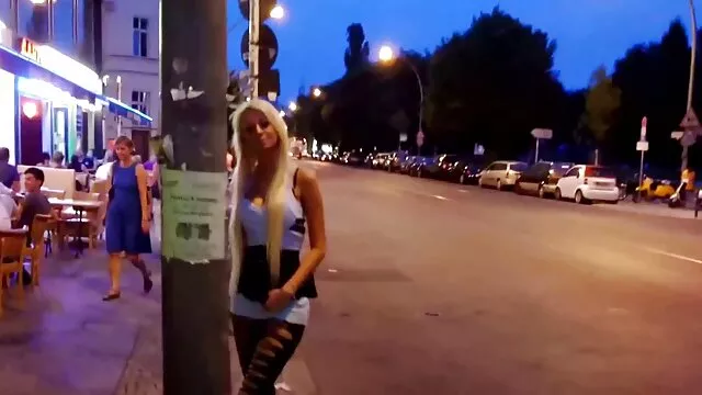 La femme a ramené son amie à film porno gratuit video la maison et a demandé à son mari de lécher leurs chattes