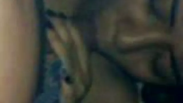 La nègre noire videos x amateur Nadia Jay baise en levrette avec une longue bite blanche