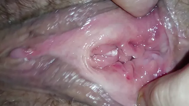 Des étudiants russes ont site x vidéo ramassé une pute mature et l'ont gangbangée dans la hutte