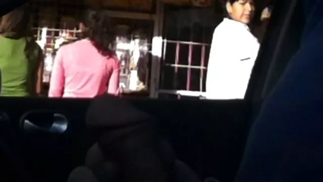 Pendant que la femme est video pourno arabe au travail, l'homme a décidé d'élever la femme de chambre aux gros seins pour le sexe