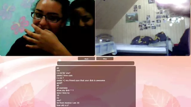 La belle-mère à gros cul a fait signe à son beau-fils avec son doigt video viol xxx sur sa chatte chaude